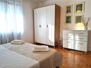 Helles Apartment mit idyllischem Grillplatz, Babybett, Privatparkplatz