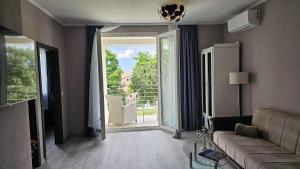 Hundefreundliches Luxusapartment mit Pool, Babybett, Parkplatz, WiFi