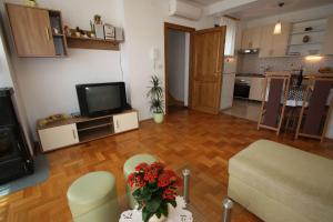 Vintage Apartment nur 175 Meter zum Strand mit Meerblick, Privatparkplatz, Klima