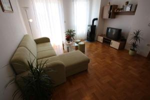 Vintage Apartment nur 175 Meter zum Strand mit Meerblick, Privatparkplatz, Klima