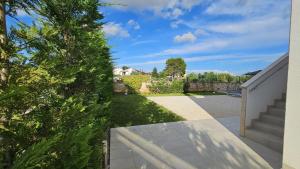 Bezauberndes und hundefreundliches Apartment mit Pool, Privatparkplatz, Klima