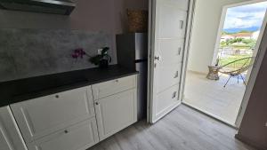 Bezauberndes und hundefreundliches Apartment mit Pool, Privatparkplatz, Klima