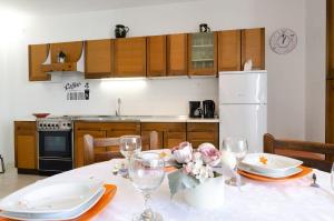 Mediterranes Apartment nur 300 Meter zum Strand mit Privatparkplatz, Grill, Klima