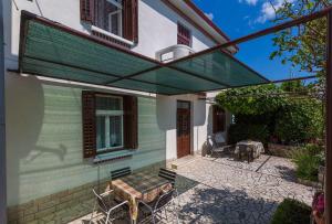 Charmantes Ferienhaus in traumhafter Lage nur 500 Meter zum Strand mit Parkplatz, Grill