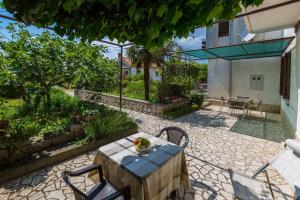 Charmantes Ferienhaus in traumhafter Lage nur 500 Meter zum Strand mit Parkplatz, Grill