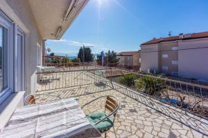 Rustikales Apartment nur 200 Meter zum Strand mit Meerblick, Privatparkplatz