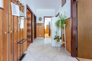 Rustikales Apartment nur 200 Meter zum Strand mit Meerblick, Privatparkplatz