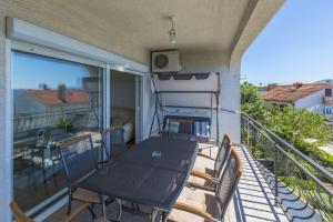 Hundefreundliches Apartment nur 300 Meter zum Strand mit Meerblick, BBQ