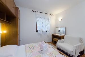 Beschauliches Apartment mit mediterraner Terrasse, Grillplatz, Parkplatz, Klima, WiFi