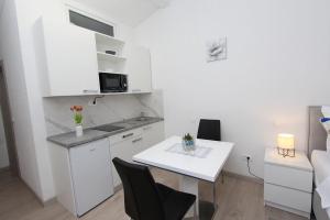 Idyllisches Studio-Apartment nur 600 Meter zum Strand mit Parkplatz, WiFi, Klima