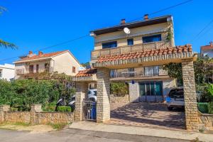 Hundefreundliches Apartment nur 450 Meter zum Strand mit Meerblick, Grill, Parkplatz