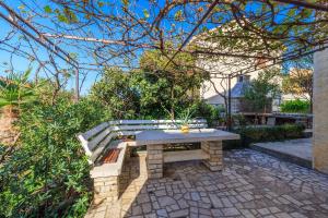 Hundefreundliches Apartment nur 450 Meter zum Strand mit Meerblick, Grill, Parkplatz