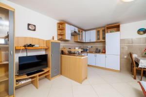 Hundefreundliches Apartment nur 450 Meter zum Strand mit Meerblick, Grill, Parkplatz