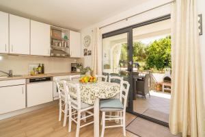 Großes Apartment nur 500 Meter zum Strand mit Meerblick, Parkplatz, Waschmaschine