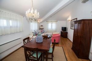 Charmantes Apartment nur 80 Meter zum Strand mit romantischen Balkon