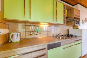 Cozy Apartment nur 570 Meter zum Strand mit Meerblick, Parkplatz, WiFi