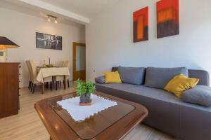 Besonderes Apartment nur 350 Meter zum Strand mit Meerblick, Babybett, Parkplatz