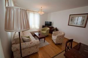 Rustikales Apartment nur 80 Meter zum Strand mit Meerblick, Waschmaschine, Klima