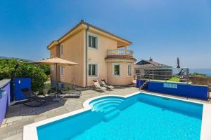 Luxusvilla mit Privatpool, Whirlpool, Meerblick, Billard, Fitnessgeräte, Garage