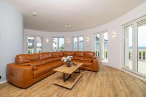 Luxusvilla mit Privatpool, Whirlpool, Meerblick, Billard, Fitnessgeräte, Garage