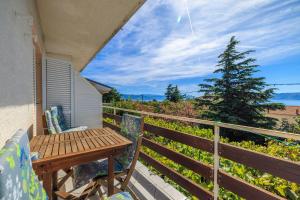 Idyllisches Apartment nur 300 Meter zum Strand mit Meerblick, Garten, Grill, Parkplatz