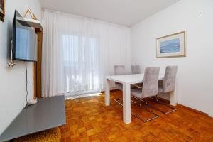 Idyllisches Apartment nur 300 Meter zum Strand mit Meerblick, Garten, Grill, Parkplatz