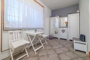 Idyllisches Apartment nur 300 Meter zum Strand mit Meerblick, Garten, Grill, Parkplatz