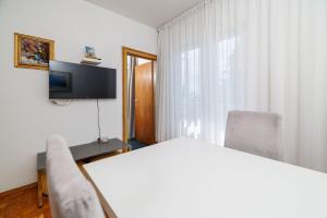 Idyllisches Apartment nur 300 Meter zum Strand mit Meerblick, Garten, Grill, Parkplatz