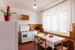 Lauschiges Apartment nur 300 Meter zum Sandstrand mit Meerblick und Parkplatz