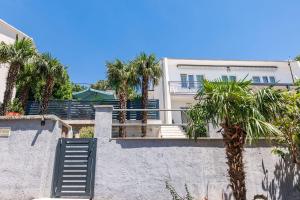 Hundefreundliches Apartment nur 500 Meter zum Strand mit Meerblick, Garten, Grill