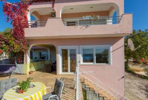 Haustierfreundliches Apartment mit großer Terrasse und grandiosen Blick auf das Meer
