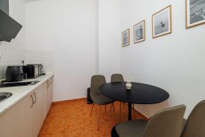 Dachgeschoss Apartment mit Meerblick, Privatparkplatz und Waschmaschine