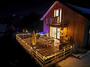 Cottage Retreat with Hot Tub & Sauna