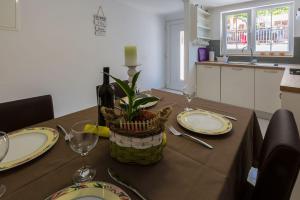 Idyllisches Stadthaus nur 450 Meter zum Strand mit Privatparkplatz und Grill