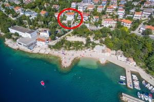 Idyllisches Studio-Apartment nur 50 Meter zum Strand mit Parkplatz, Meerblick