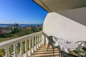 Charmantes Apartment mit Meerblick, Privatparkplatz, Garten und Grill