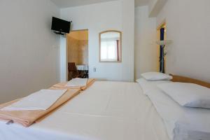 Idyllisches Studio-Apartment nur 50 Meter zum Strand mit Parkplatz, Meerblick