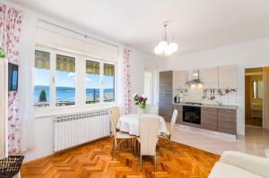 Helles Apartment nur 200 Meter zum Sandstrand mit Meerblick