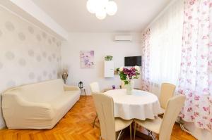 Helles Apartment nur 200 Meter zum Sandstrand mit Meerblick