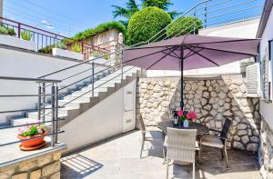 Charmantes Apartment nur 200 Meter zum Sandstrand mit Meerblick, Parkplatz, Klima