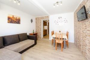 Charmantes Apartment nur 200 Meter zum Sandstrand mit Meerblick, Parkplatz, Klima