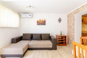 Charmantes Apartment nur 200 Meter zum Sandstrand mit Meerblick, Parkplatz, Klima