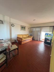 Departamento espacioso en edificio Jacaranda