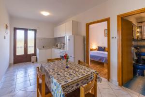 Komfortables Apartment mit Meerblick, Garten, Grillberich und Parkplatz