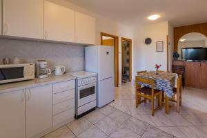 Komfortables Apartment mit Meerblick, Garten, Grillberich und Parkplatz