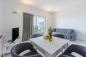 Lichtdurchflutetes Apartment mit Grillbereich, Meerblick, Waschmaschine