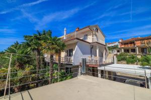 Hundefreundliches Apartment nur 260 Meter zum Strand mit Meerblick, Grill