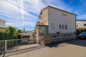 Hundefreundliches Apartment nur 260 Meter zum Strand mit Meerblick, Grill