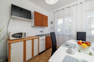 Hundefreundliches Apartment nur 260 Meter zum Strand mit Meerblick, Grill