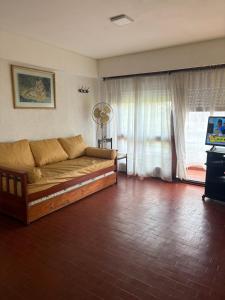 Departamento espacioso en edificio Jacaranda